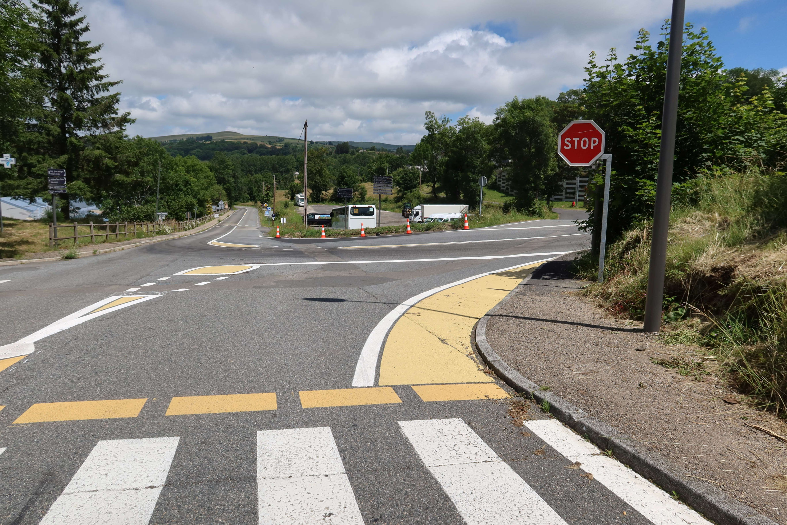 Lire la suite à propos de l’article Rappel à la prudence : le carrefour bas entre la rue de Lavernhe et la RD 921 a été modifié