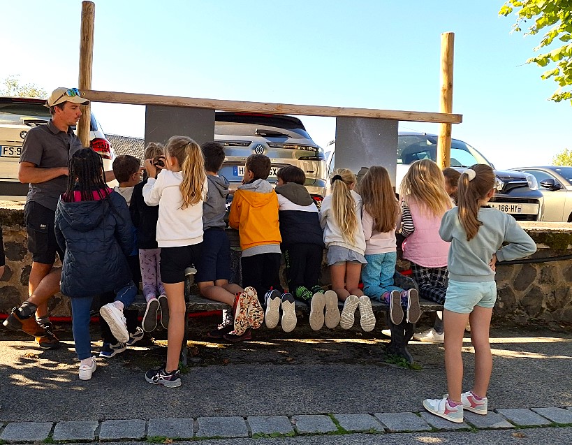 Lire la suite à propos de l’article « Ouvre les yeux, c’est la nuit » : le photographe Thibault LATHIERE rencontre les scolaires