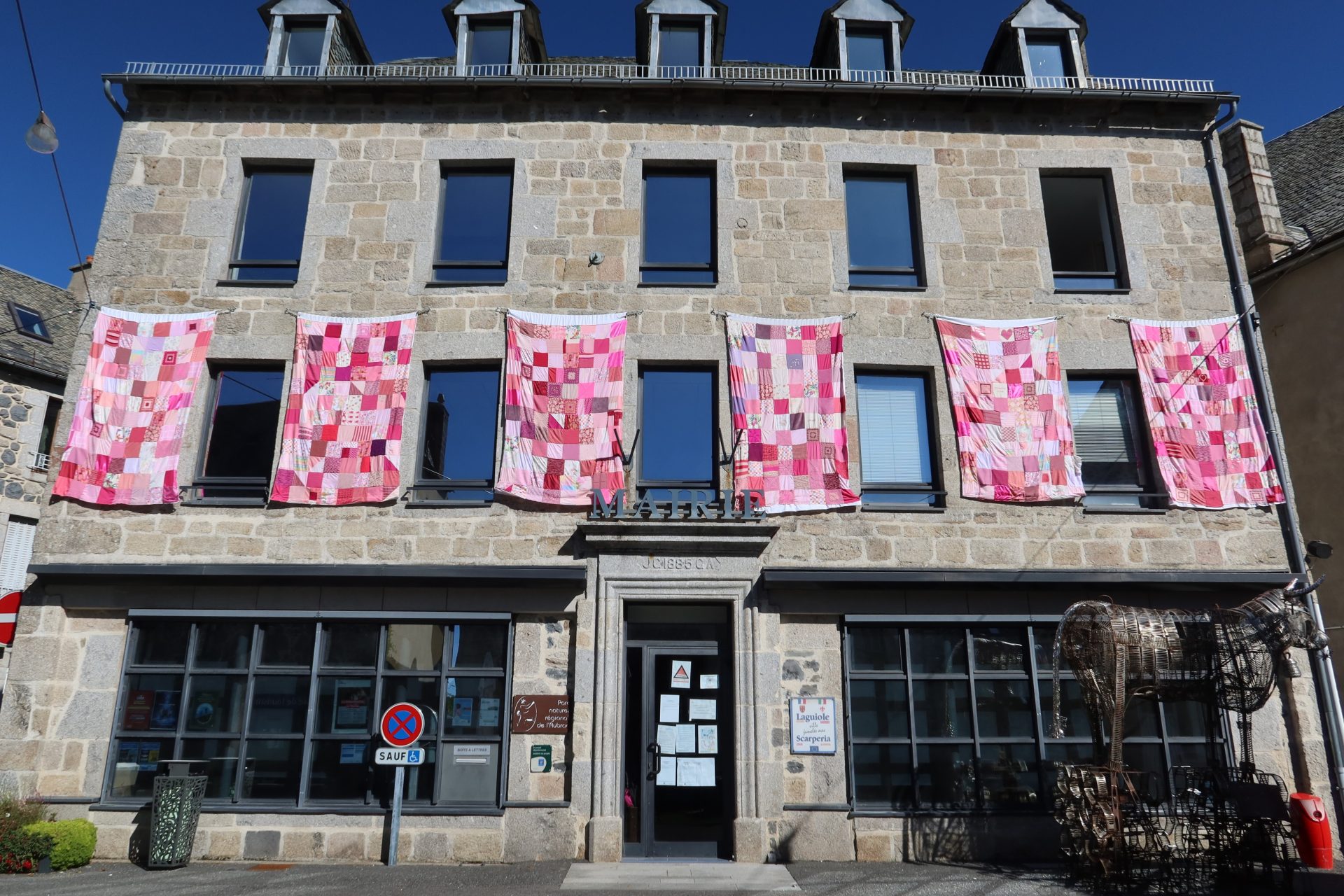 Lire la suite à propos de l’article Octobre Rose 2025 : des patchworks et tout un programme d’animations !
